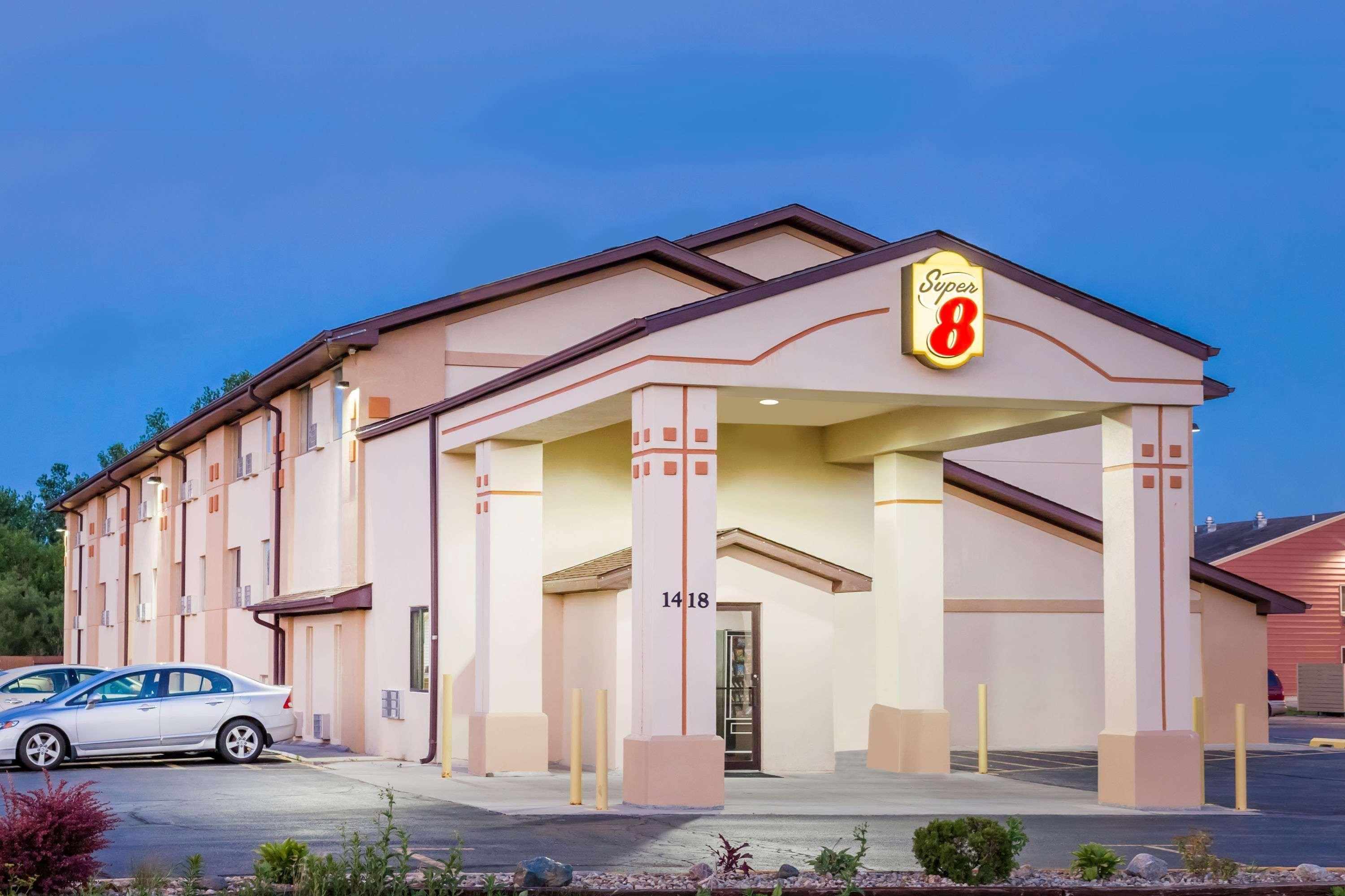 Hotel Super 8 By Wyndham Ames Esterno foto