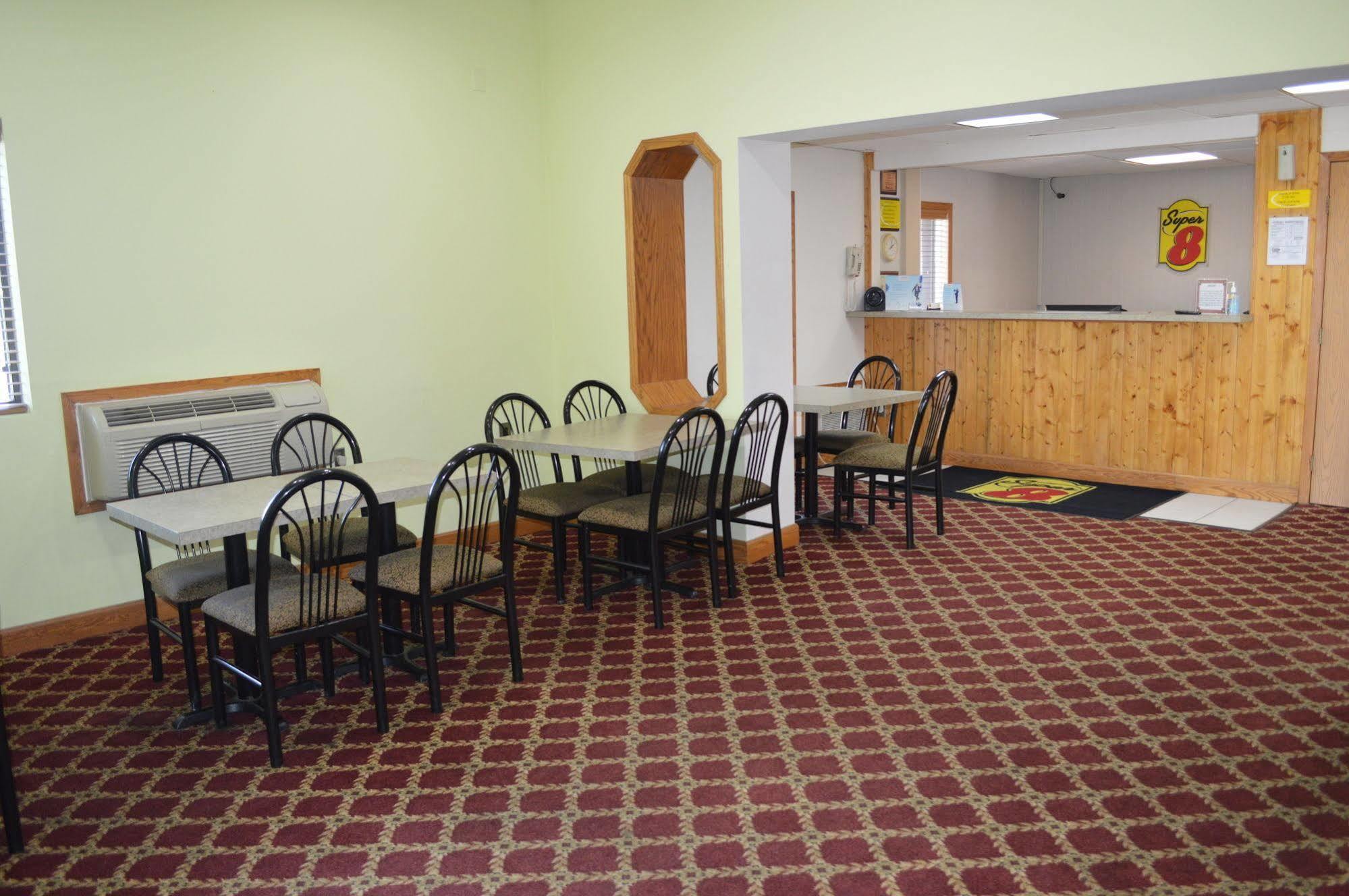 Hotel Super 8 By Wyndham Ames Esterno foto